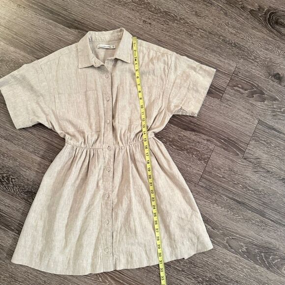 Elegant Beige Button-Down Dress - Picture 10 of 11